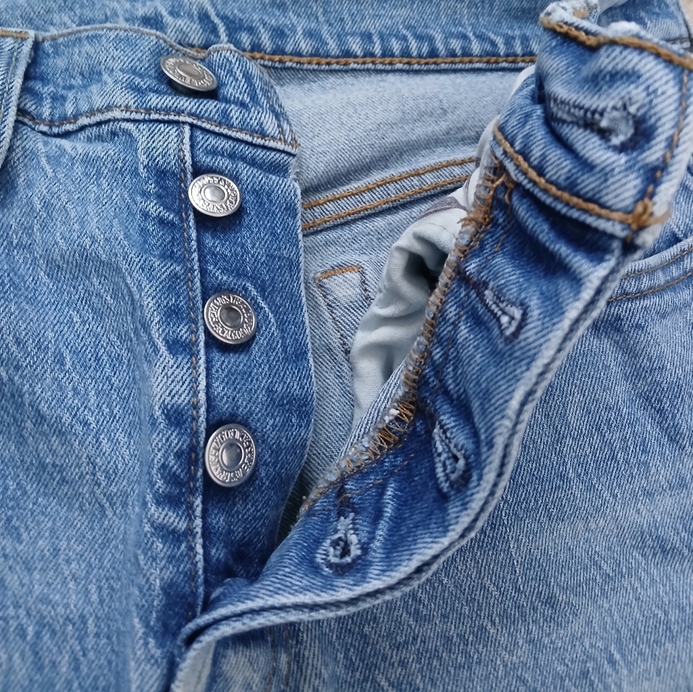Levi 501 Skinny Jeans Size 28x28 Medium Wash - Picture 3 of 12